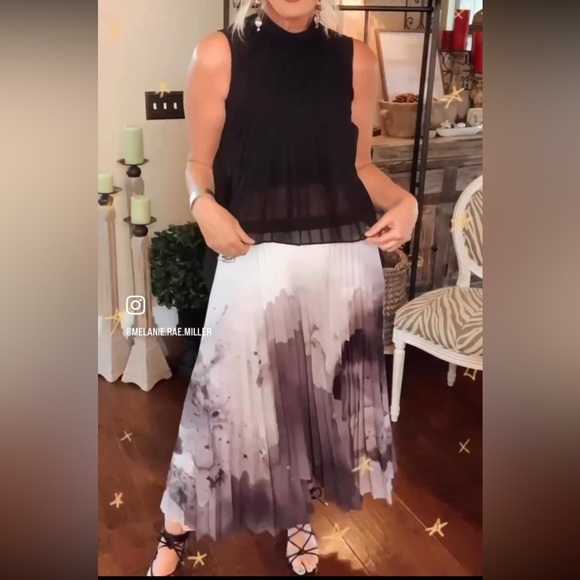 Watercolor Pleated Skirt - Picture 6 of 9